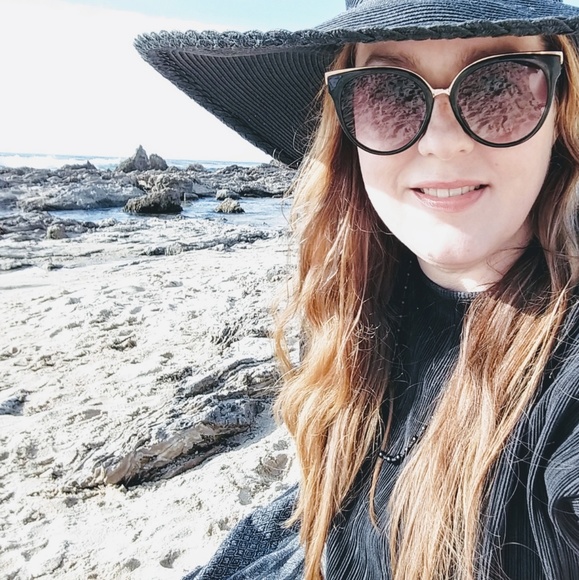 Meet your Posher, Melissa - Picture 2 of 2